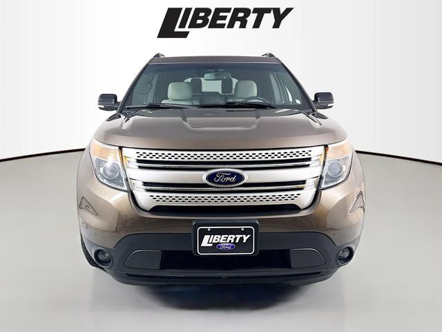 2015 Ford Explorer XLT photo 2