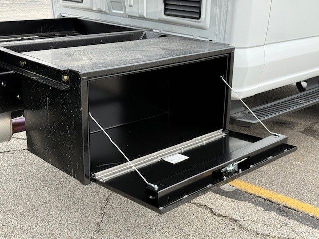 2025 Ford F-550 Super Duty Chassis Cab XL - Photo 40