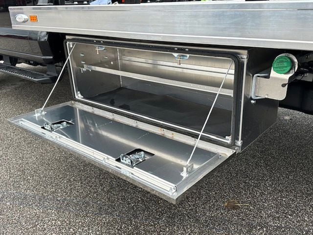 2024 Ford F-550 Super Duty Chassis Cab XLT - Photo 32
