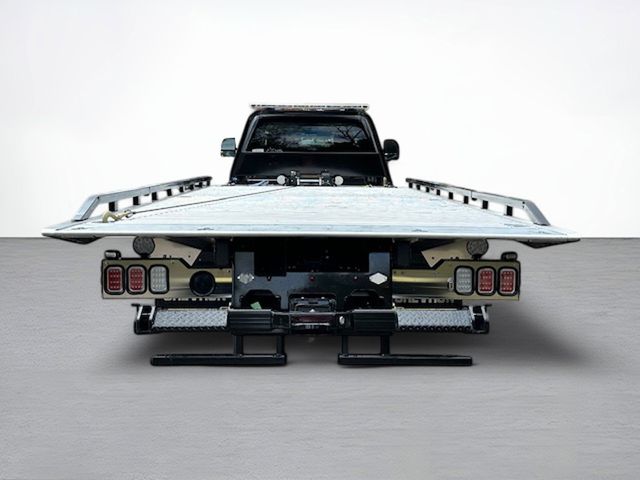 2024 Ford F-550 photo 4