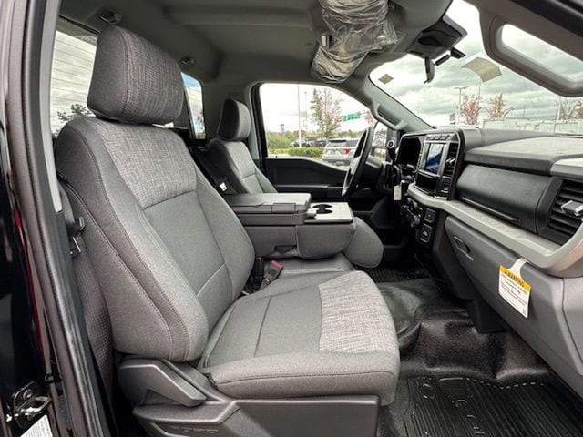 2024 Ford F-550 Super Duty Chassis Cab XLT - Photo 15