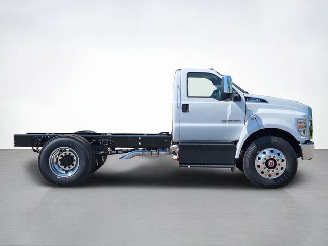 2025 Ford F-750 photo 2