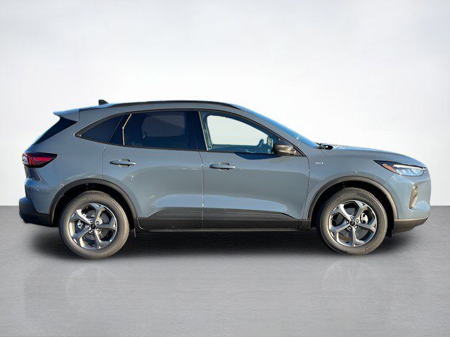 2026 Ford Escape ST-Line photo 2