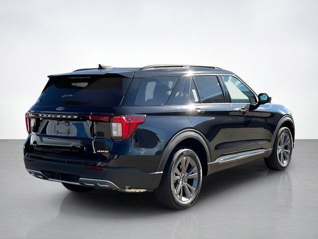 2025 Ford Explorer photo 3