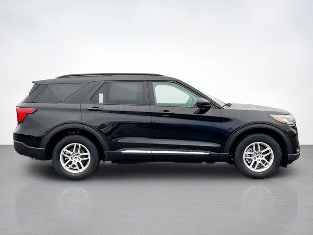 2025 Ford Explorer photo 2