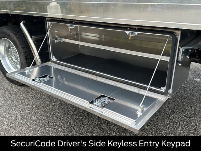 2024 Ford F-550 Super Duty Chassis Cab XLT - Photo 36