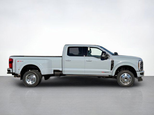2026 Ford F-450 photo 2