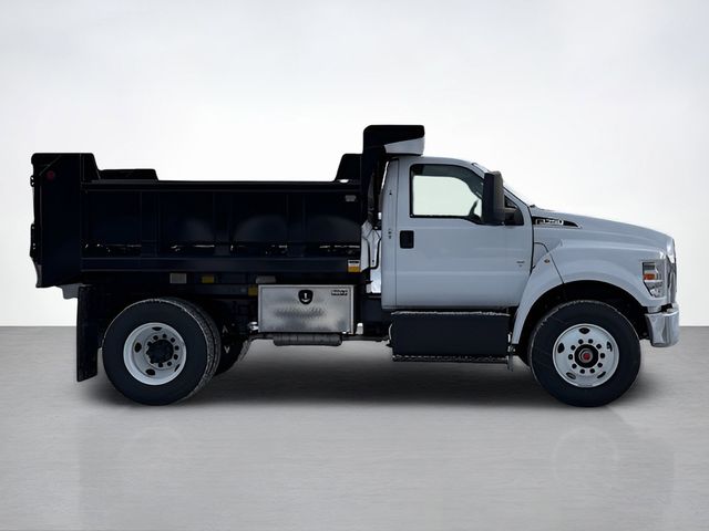 2025 Ford F-750 photo 2