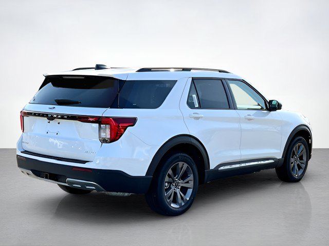 2025 Ford Explorer photo 3