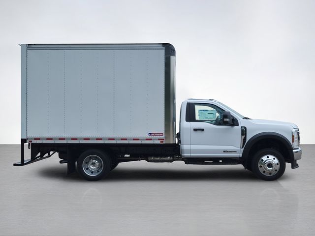 2024 Ford F-550 photo 2