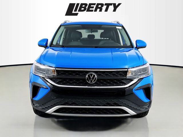 Used 2022 Volkswagen Taos SE with VIN 3VVLX7B2XNM030046 for sale in Brunswick, OH