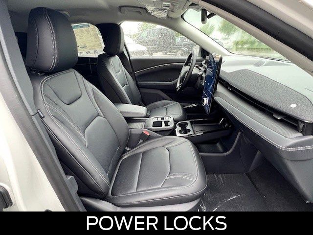 2025 Ford Mustang Mach-E Premium - Photo 18
