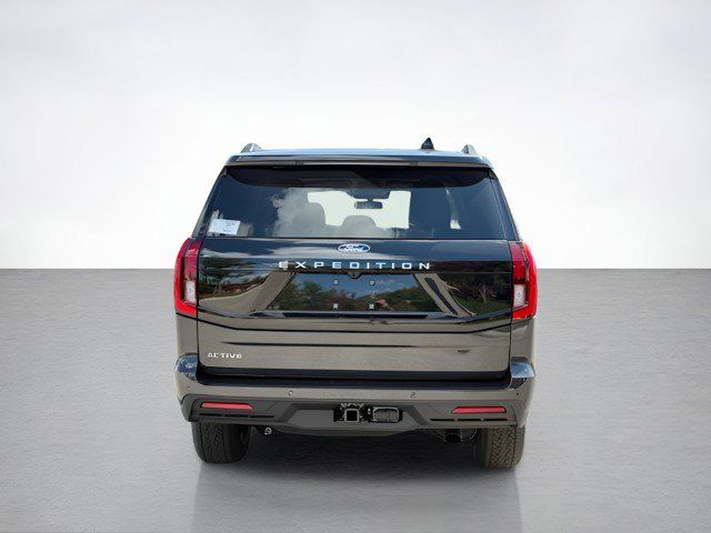 2025 Ford Expedition photo 4