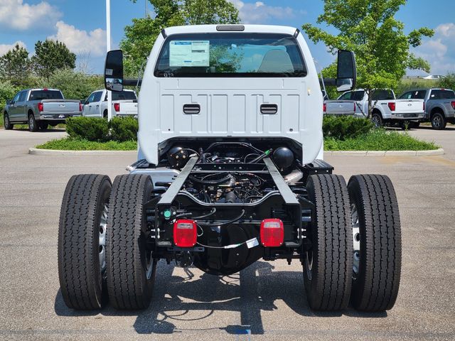 2025 Ford F-750 photo 4