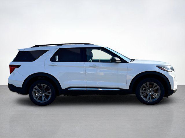 2025 Ford Explorer photo 2