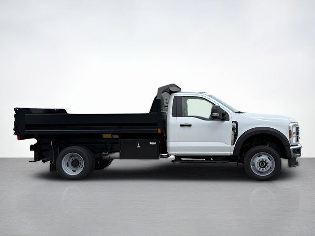 2025 Ford F-550 photo 2