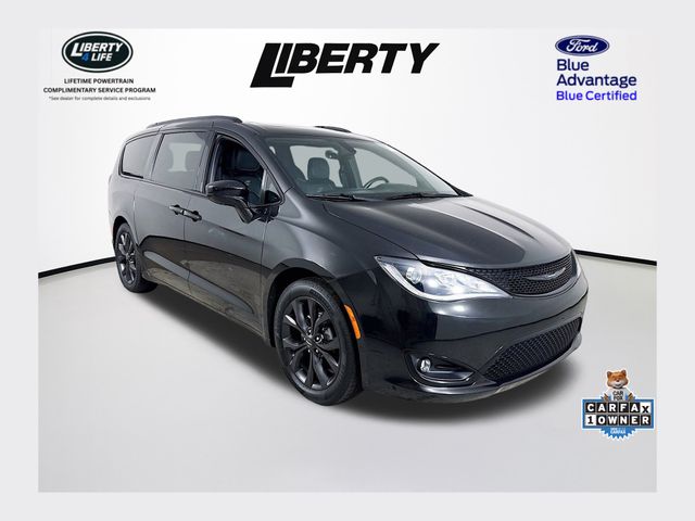 2019 Chrysler Pacifica Touring L Plus's photo