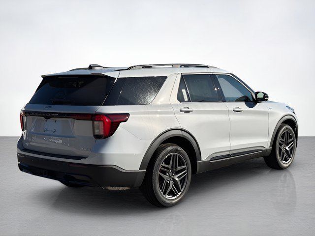 2026 Ford Explorer ST-Line photo 2