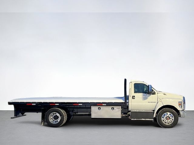 2025 Ford F-750 photo 2