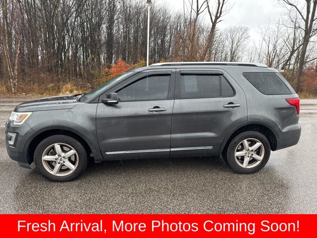2017 Ford Explorer XLT photo 4