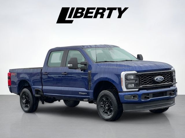2026 Ford F-350 Super Duty XL's photo