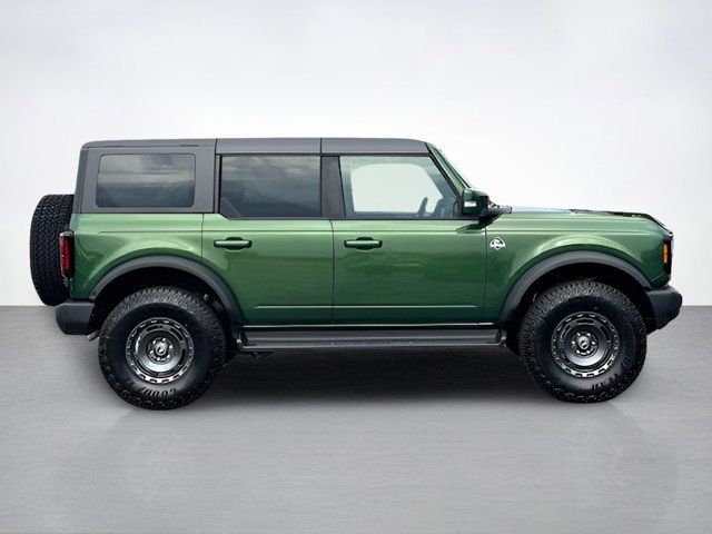 2025 Ford Bronco Outer Banks photo 2