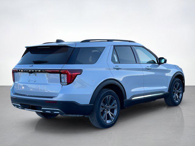 2025 Ford Explorer photo 3