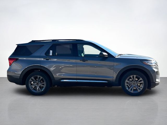 2025 Ford Explorer photo 2