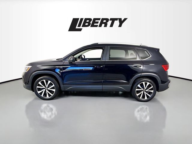 2023 Volkswagen Taos SE photo 4