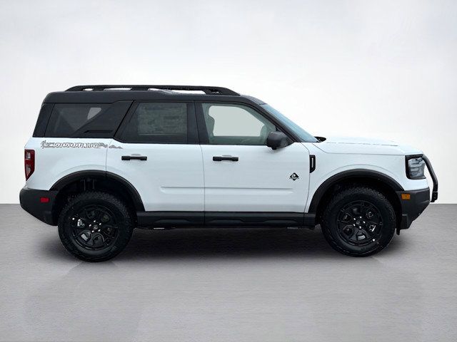2025 Ford Bronco Sport Outer Banks photo 2