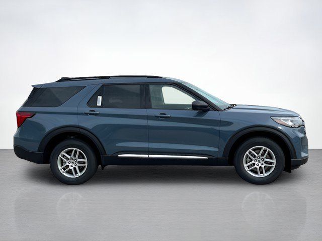 2025 Ford Explorer photo 2