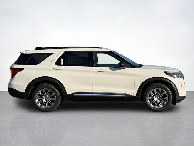 2026 Ford Explorer photo 2