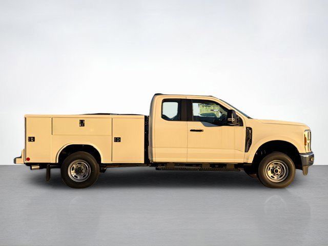 2025 Ford F-250 photo 2