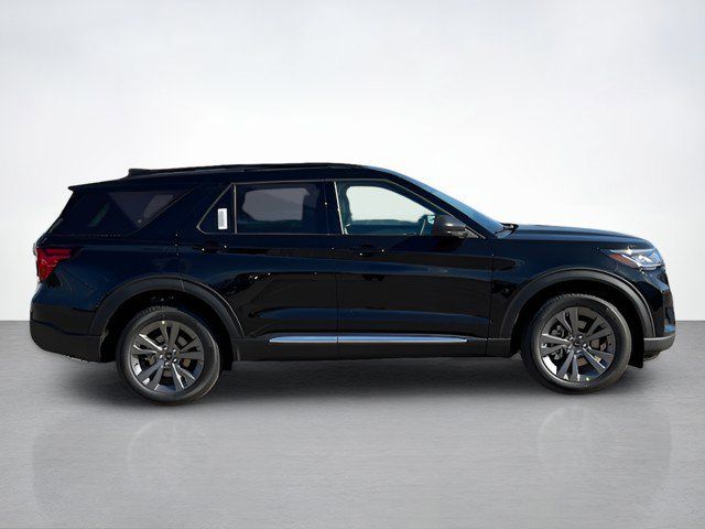 2025 Ford Explorer photo 2