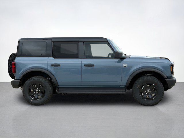 2025 Ford Bronco Outer Banks photo 2