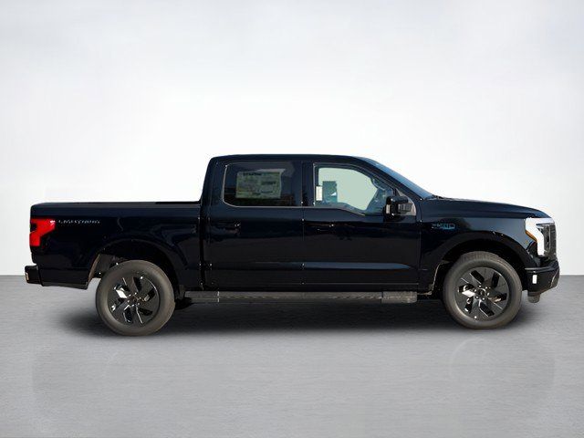 2025 Ford F-150 Lightning Lariat photo 2