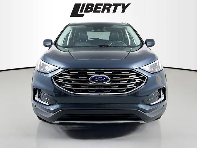 2022 Ford Edge SEL photo 2