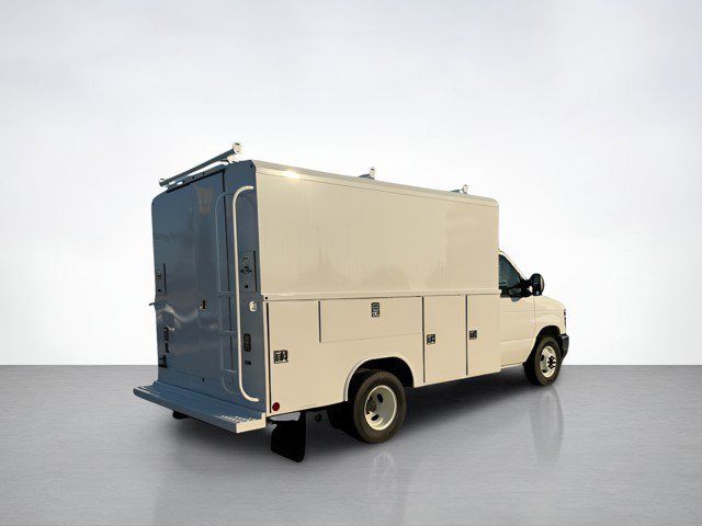 2025 Ford E-350 Base photo 3