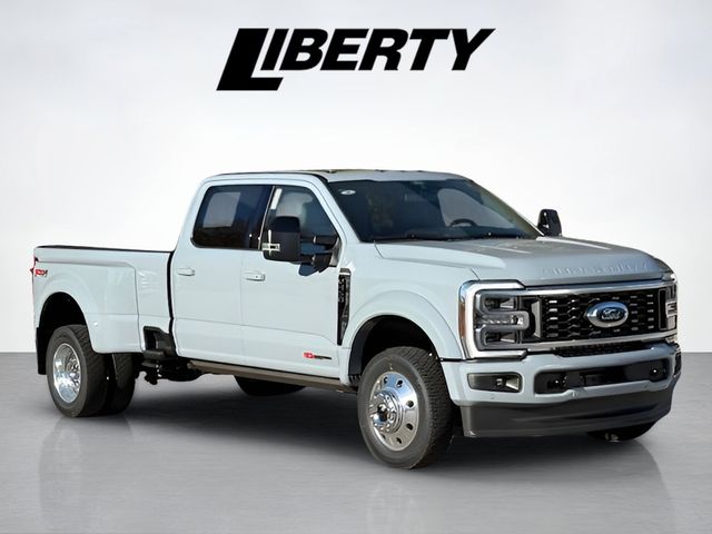 2026 Ford F-450 Super Duty Platinum's photo