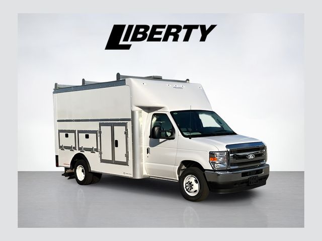 2026 Ford E-Series DRW E-450 Super Duty 158 in WB's photo