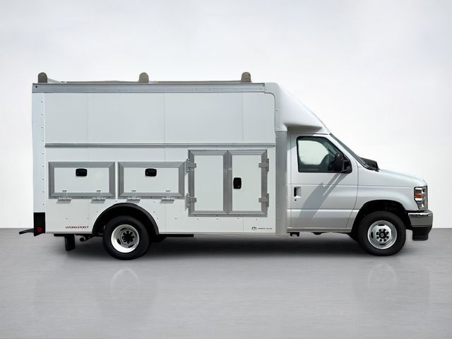 2026 Ford E-450 photo 2