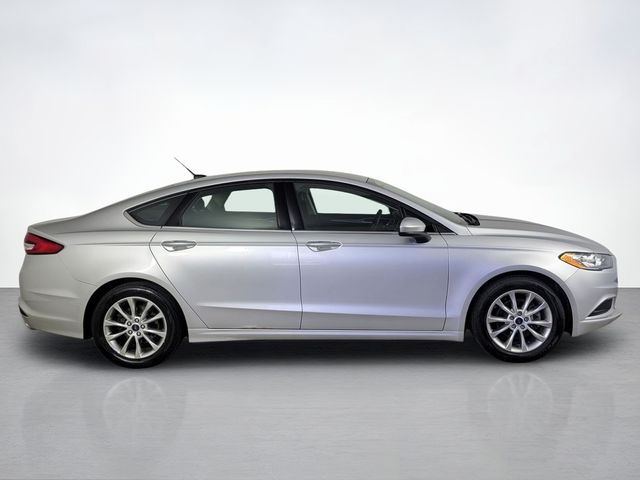 Used 2017 Ford Fusion SE with VIN 3FA6P0H73HR404192 for sale in Brunswick, OH