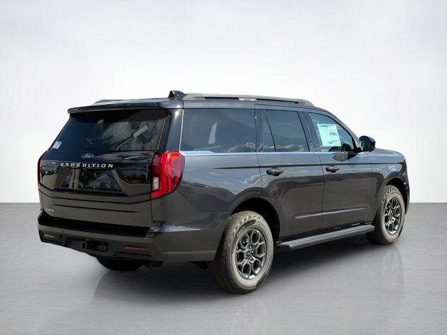 2025 Ford Expedition photo 3
