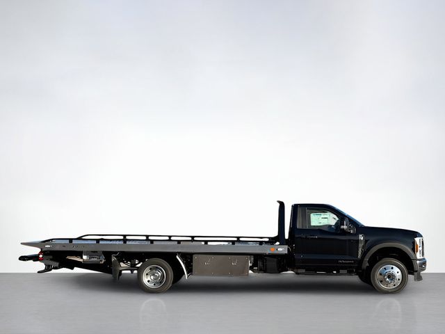 2024 Ford F-550 photo 2