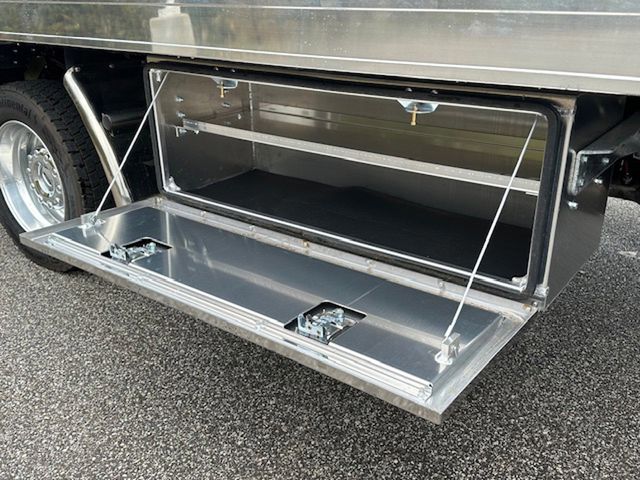 2024 Ford F-550 Super Duty Chassis Cab XLT - Photo 34