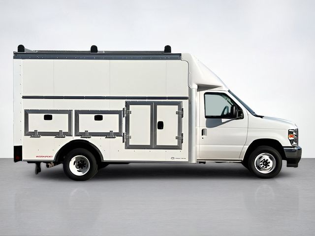 2026 Ford E-450 photo 2