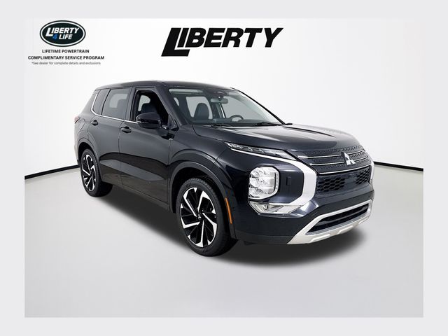 2023 Mitsubishi Outlander SE's photo