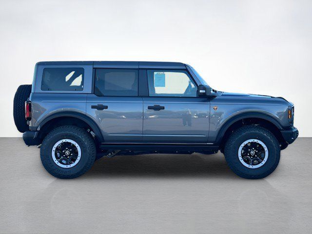 2025 Ford Bronco Badlands photo 2