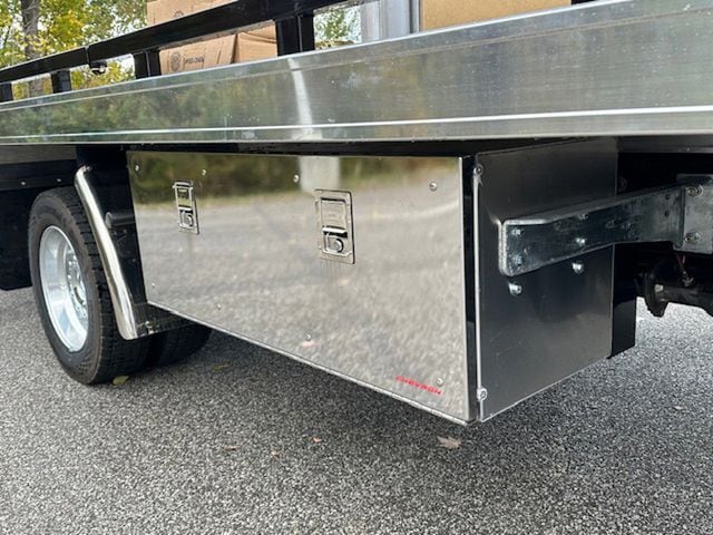 2024 Ford F-550 Super Duty Chassis Cab XLT - Photo 33