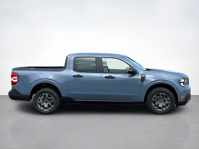 2025 Ford Maverick XLT photo 2